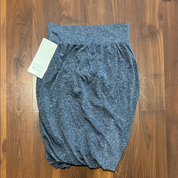 lululemon athletica Dresses & Skirts - Lululemon Athletica Charcoal Pencil Skirt